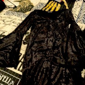 Velvet 90’s bell sleeve